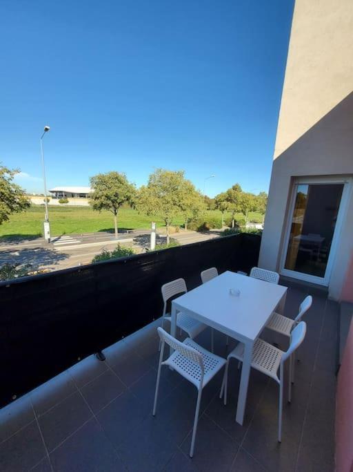 T4 Terrasse Et Box - Groupama Stadium-Eurexpo-Lyon Meyzieu Exterior foto